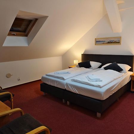 Hotel Bily Konicek Třeboň Exterior foto