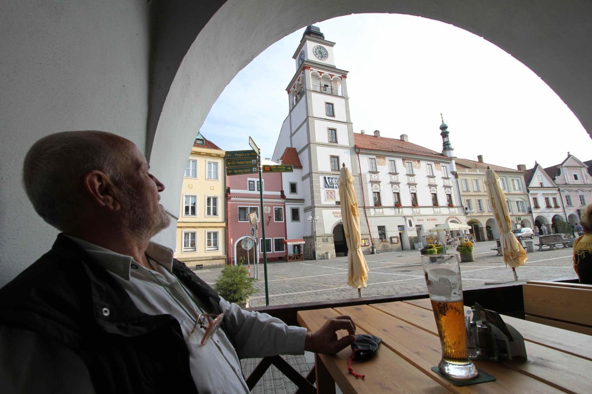 Hotel Bily Konicek Třeboň Exterior foto