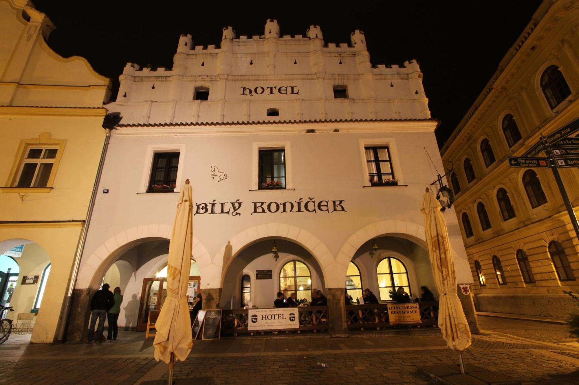 Hotel Bily Konicek Třeboň Exterior foto