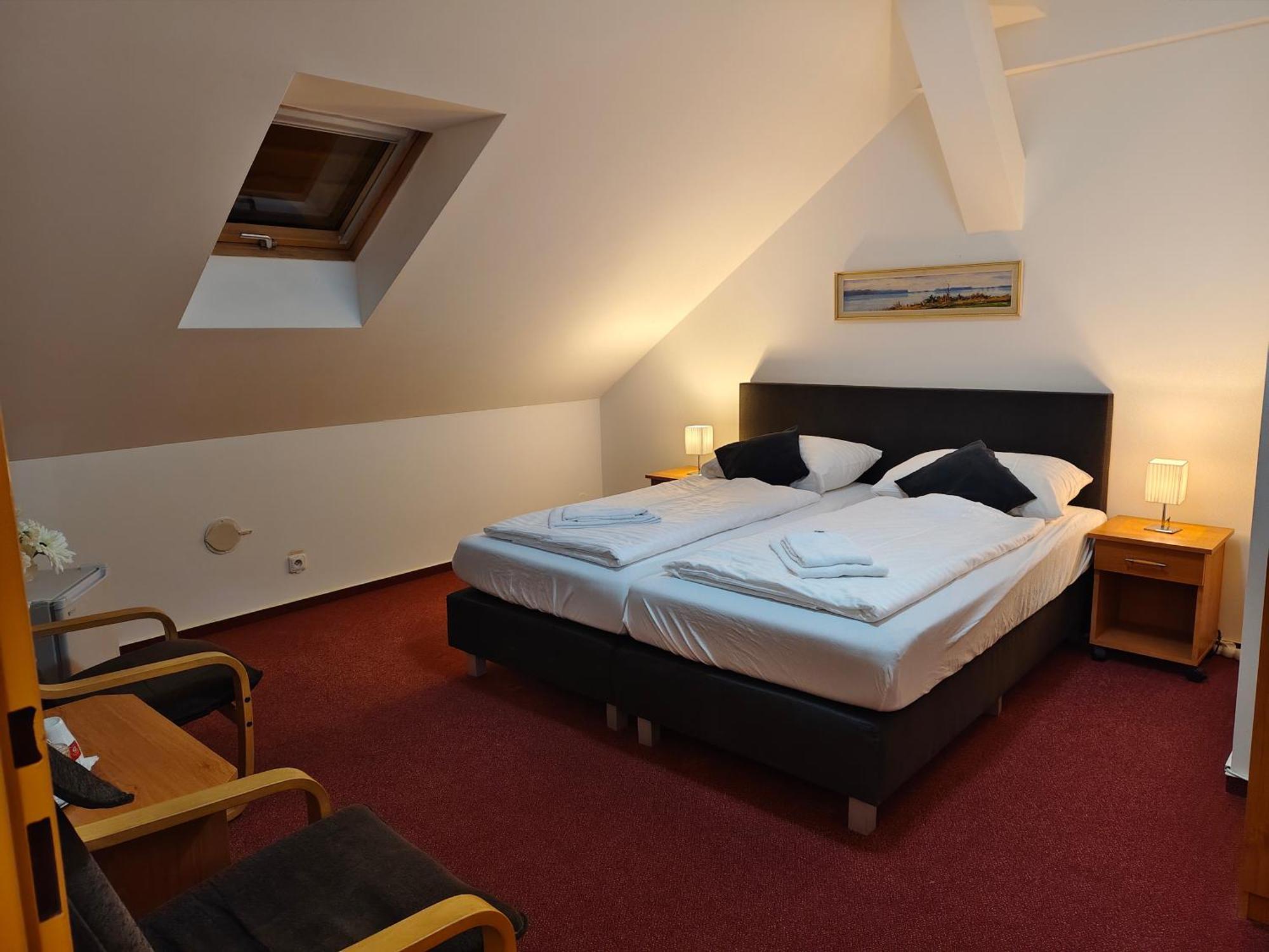 Hotel Bily Konicek Třeboň Exterior foto