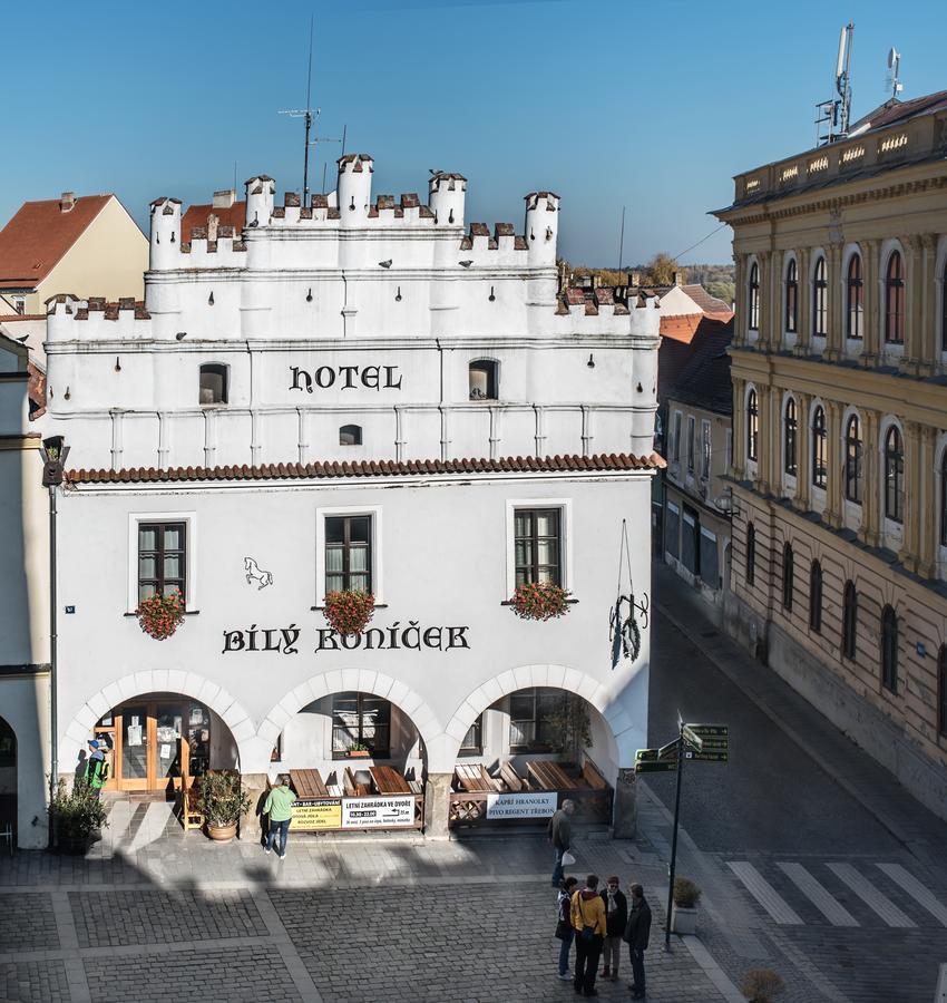 Hotel Bily Konicek Třeboň Exterior foto